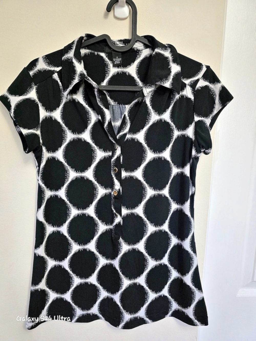 INC International Concepts Women'Small Geometric Button-Front Top Size Small